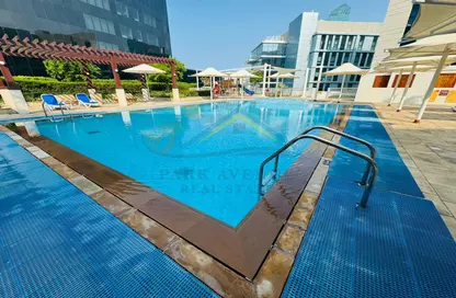 صورة لـ حوض سباحة شقة - 2 غرف نوم - 3 حمامات للايجار في بلوم مارينا - البطين - أبوظبي ، صورة رقم 1