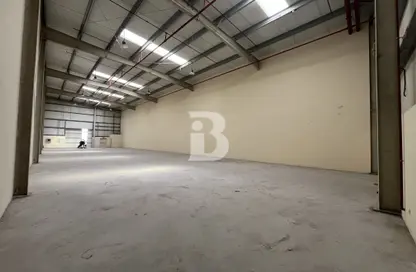 Warehouse - Studio for rent in Phase 1 - Dubai Investment Park - Dubai