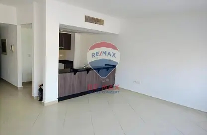 Apartment - 1 Bedroom - 2 Bathrooms for rent in Tower 42 - Al Reef Downtown - Al Reef - Abu Dhabi