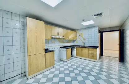 Apartment - 2 Bedrooms - 2 Bathrooms for rent in White Crown Building - Sheikh Zayed Road - Dubai