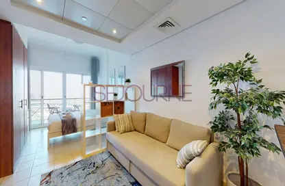 Living Room image for: Apartment - 1 Bathroom for rent in Lake View Tower - Lake Almas West - Jumeirah Lake Towers - Dubai, Image 1