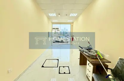 Shop - Studio - 1 Bathroom for rent in Al Karama Sqaure - Al Karama - Dubai