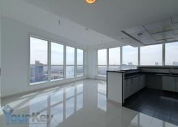 صورةمطبخ لـ: شقة - 1 غرفة نوم - 2 حمامات للكراء في برج امي ستايت الجديد - شارع المطار - أبوظبي, صورة 1