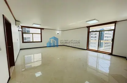 Empty Room image for: Apartment - 3 Bedrooms - 3 Bathrooms for rent in Al Muteena Building - Al Muteena - Deira - Dubai, Image 1