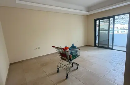 شقة - 2 غرف نوم - 2 حمامات للايجار في القاسمية - الشارقة
