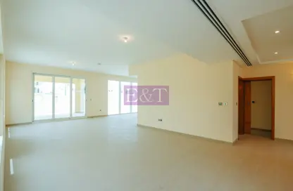 Empty Room image for: Villa - 4 Bedrooms - 4 Bathrooms for rent in Legacy Nova Villas - Jumeirah Park - Dubai, Image 1