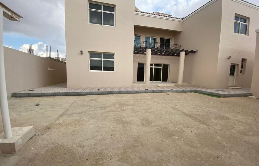 Villa for Rent in Madinat Al Riyad 7 Master bedroom at Madinat Al