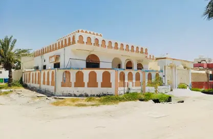 Villa - Studio - 3 Bathrooms for sale in Al Sabkha - Al Riqqa - Sharjah