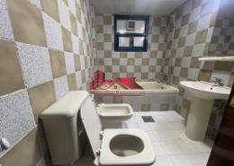 صورةحمام لـ: شقة - 1 غرفة نوم - 2 حمامات للكراء في الخالدية - أبوظبي, صورة 1