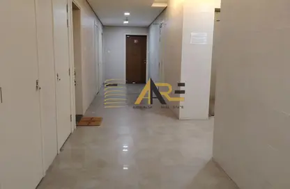 شقة - غرفة نوم - 2 حمامات للايجار في سراب 2 - الجادة - الشارقة