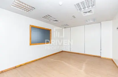 Office Space - Studio for rent in Al Khaleej Building - Al Karama - Dubai