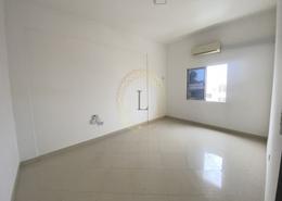 Apartment - 2 bedrooms - 1 bathroom for rent in Hai Al Murabbaa - Central District - Al Ain