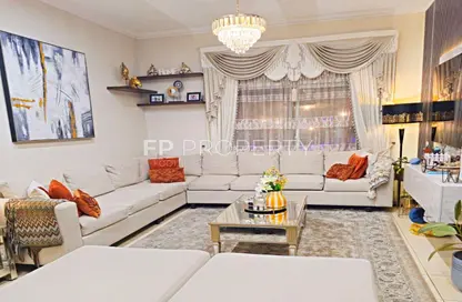 Apartment - 3 Bedrooms - 4 Bathrooms for sale in Mazaya 19 - Queue Point - Dubai Land - Dubai