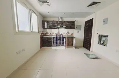 شقة - 1 حمام للايجار في طريق فاير ستاشن - مويلح - الشارقة