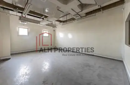 Empty Room image for: Office Space - Studio - 1 Bathroom for sale in Jewellery and Gemplex - Jumeirah Lake Towers - Dubai, Image 1