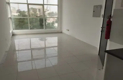 شقة - 1 حمام للايجار في مساكن كورنيش عجمان - طريق كورنيش عجمان - عجمان