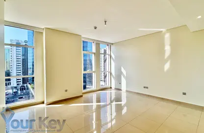 شقة - 3 غرف نوم - 4 حمامات للايجار في يونايتد سكوير - الخالدية - أبوظبي