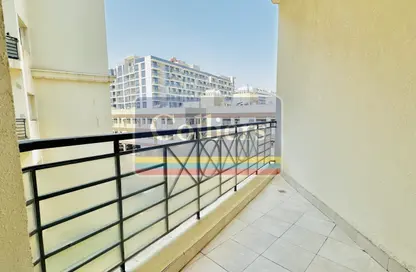 Apartment - 3 Bedrooms - 3 Bathrooms for rent in The Centre Residence - Al Muraqqabat - Deira - Dubai
