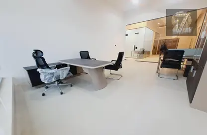 Business Centre - Studio - 4 Bathrooms for rent in Burj Nahar Building - Al Muteena - Deira - Dubai