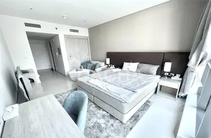 Room / Bedroom image for: Apartment - 1 Bathroom for rent in Seven Palm - Palm Jumeirah - Dubai, Image 1
