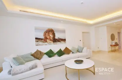 Apartment - 2 Bedrooms - 3 Bathrooms for rent in The 8 - The Crescent - Palm Jumeirah - Dubai