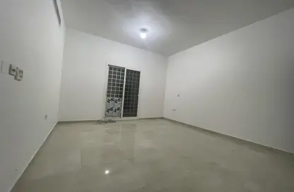 صورة لـ غرفة فارغة شقة - 1 حمام للايجار في فيلات مدينة خليفة آيه - مدينة خليفة أ - مدينة خليفة - أبوظبي ، صورة رقم 1