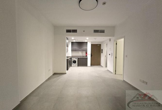 Spacious 1Bedroom available with Gym Pool parking 