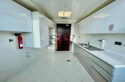 Kitchen image for: Apartment - 2 Bedrooms - 4 Bathrooms for rent in Danat Tower A - Danat Towers - Muroor Area - Abu Dhabi, Image 1