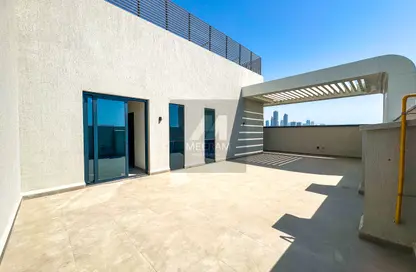 Apartment - 3 Bedrooms - 4 Bathrooms for rent in Jumeirah Garden City - Al Satwa - Dubai