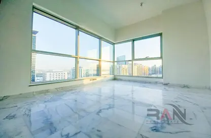 Apartment - 3 Bedrooms - 4 Bathrooms for rent in Amwaj Tower - Al Khalidiya - Abu Dhabi