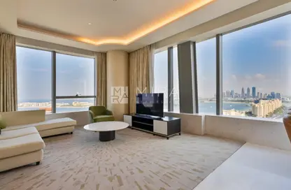 Apartment - 1 Bedroom - 2 Bathrooms for sale in The Palm Tower - Palm Jumeirah - Dubai