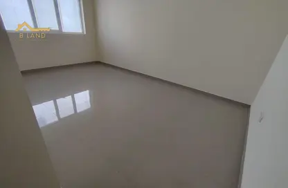 شقة - غرفة نوم - 2 حمامات للايجار في الزاهية - تجارية مويلح - الشارقة شقة - غرفة نوم - 2 حمامات للايجار في الزاهية - تجارية مويلح - الشارقة