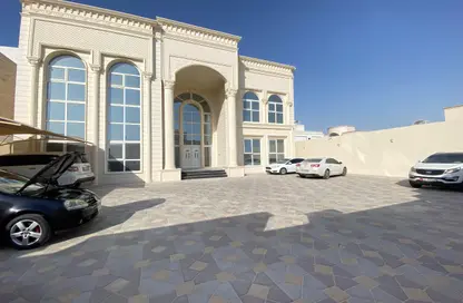 شقة - 4 غرف نوم - 4 حمامات للايجار في مدينة الرياض - أبوظبي