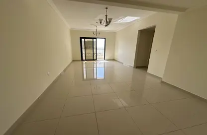 Apartment - 3 Bedrooms - 3 Bathrooms for rent in Muwaileh 29 Building - Muwaileh - Sharjah