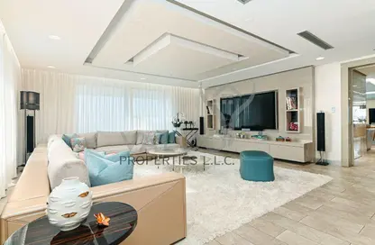 Living Room image for: Penthouse - 4 Bedrooms - 6 Bathrooms for sale in Shams 4 - Shams - Jumeirah Beach Residence - Dubai, Image 1