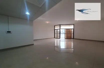 شقة - 3 غرف نوم - 3 حمامات للايجار في برج الفلاحي - منطقة النادي السياحي - أبوظبي