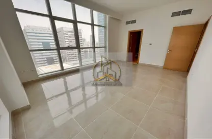 Empty Room image for: Apartment - 1 Bedroom - 3 Bathrooms for rent in Corniche Road - Abu Dhabi, Image 1
