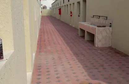 سكن عمال - استوديو - 8 حمامات للبيع في الصجعة الصناعية - آلصجعه - الشارقة