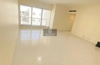 Apartment - 2 Bedrooms - 2 Bathrooms for rent in Al Kifaf Apartments - Al Karama - Dubai