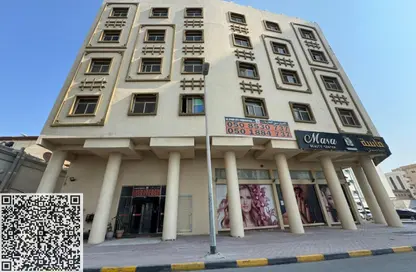 عمارة بالكامل - استوديو - 2 حمامات للبيع في مساكن كورنيش عجمان - طريق كورنيش عجمان - عجمان