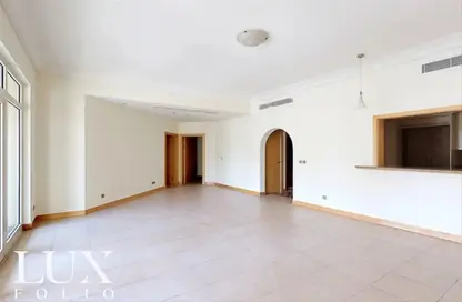Apartment - 2 Bedrooms - 3 Bathrooms for sale in Al Haseer - Shoreline Apartments - Palm Jumeirah - Dubai