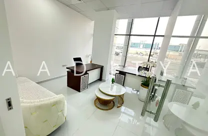 Office Space - Studio - 1 Bathroom for rent in Red Avenue - Al Garhoud - Dubai