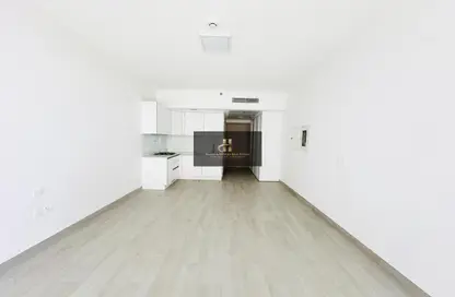 Empty Room image for: Apartment - 1 Bathroom for rent in Luma21 - Jumeirah Village Circle - Dubai, Image 1