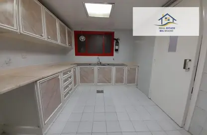 صورة لـ مطبخ شقة - 2 غرف نوم - 2 حمامات للايجار في كورنيش الخالدية - الخالدية - أبوظبي ، صورة رقم 1