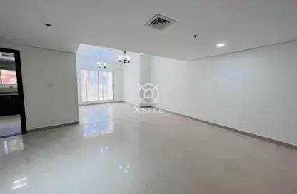 Apartment - 3 Bedrooms - 3 Bathrooms for rent in Royal JVC Building - Jumeirah Village Circle - Dubai