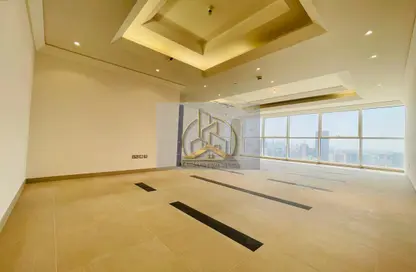 Apartment - 4 Bedrooms - 5 Bathrooms for rent in Wave tower - Corniche Road - Abu Dhabi