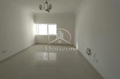 Empty Room image for: Apartment - 1 Bathroom for rent in Al Khan - Sharjah, Image 1
