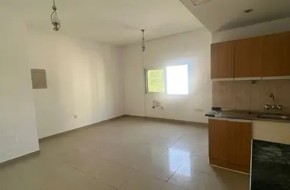 شقة - 1 حمام للايجار في مبنى القاسمية 10 - المحطة - القاسمية - الشارقة