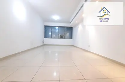 Empty Room image for: Apartment - 3 Bedrooms - 3 Bathrooms for rent in Madinat Zayed - Abu Dhabi, Image 1