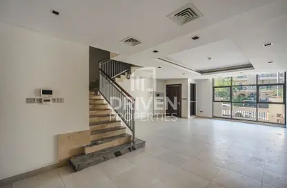 تاون هاوس - 4 غرف نوم - 6 حمامات للايجار في فيلات كمفي - منطقة 11 - قرية جميرا الدائرية - دبي